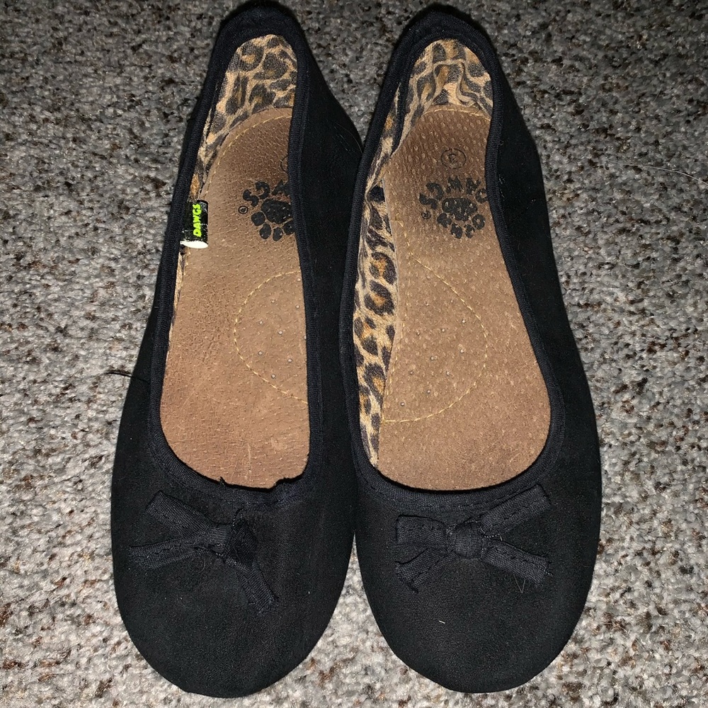 Black size 3 kid’s Dawgs flats